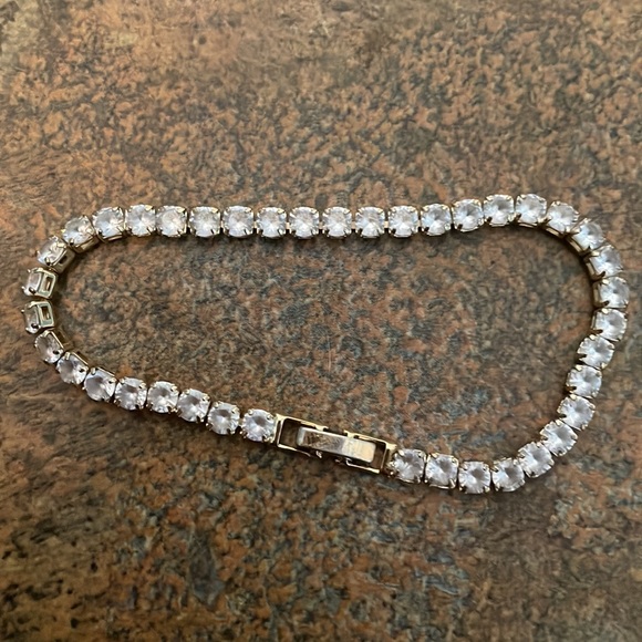 “Maires” bracelet perfect for any outfit and any aesthetic. - Picture 2 of 3